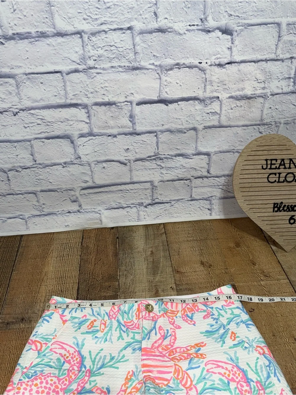 Lilly Pulitzer buttercup shorts getting steamy crab print NWOT 6